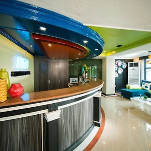 950 Condotel Angeles
